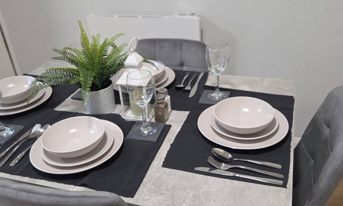 Warwick House | Langcliffe House - 3 bed - Sleeps 5 - Wifi/Parkin/Garden