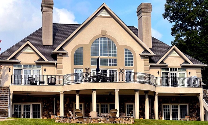 Huddleston House | Lap Of Luxury - SML