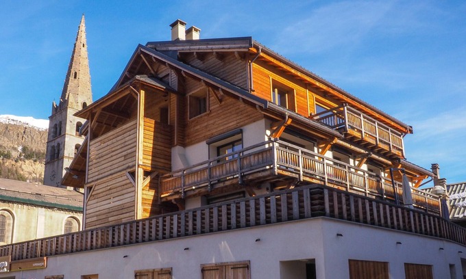 Monetier-les-Bains Apartment | Large 120m2 apartment, contemporary, Monetier village center, south balcony