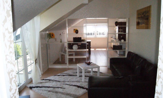 Hohenhaus Apartment | Large 2 bedroom Wohnug near Fair
