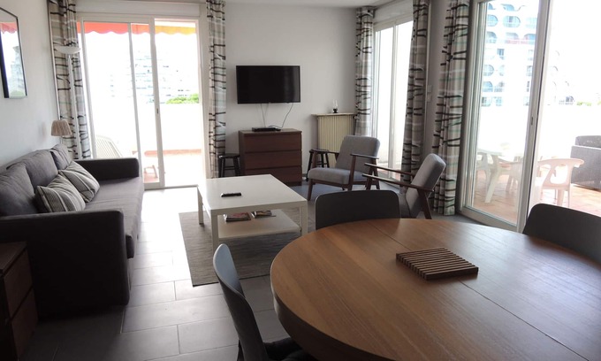 La Grande-Motte Apartment | Large 2 room cabin of 60m2 in the city center