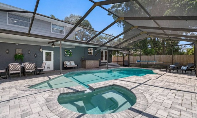Largo House | Large 2 story home with pool mins from the beach