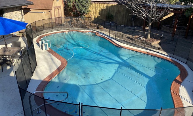 Grand Prairie House | Large 4 Bedroom, 15 mins to Six Flags, Cowboys/Rangers Stadium w/Tesla 220v