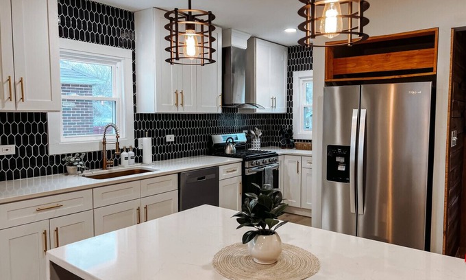 Cleveland Apartment | Large 4 Bedroom Recently Renovated W/Hot Tub!