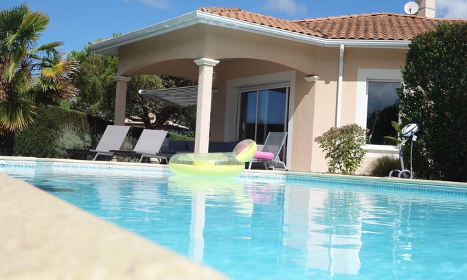 La Teste-de-Buch Villa | Large 4* villa with heated pool on the Bay of Arcachon