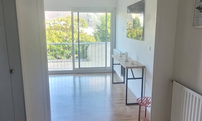 Lorient Apartment | Large 6-person apartment. South-facing, quiet garden