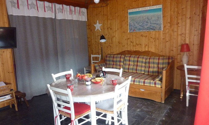 Morzine Apartment | Large and quiet studio in Morzine for 4-6 people! 1km500 from the slopes.