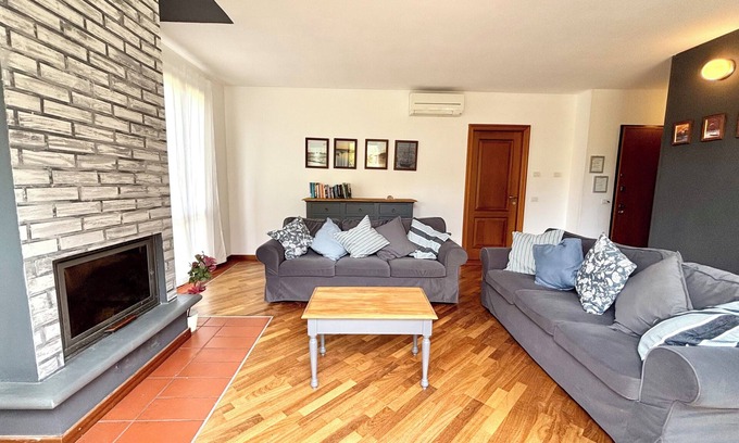 Bellagio Apartment | Large apartment with private garden, next to the lake. Dog welcome