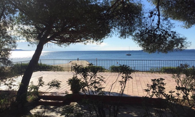 La Londe-les-Maures House | Large beachfront villa 6 bedrooms sleeps 14