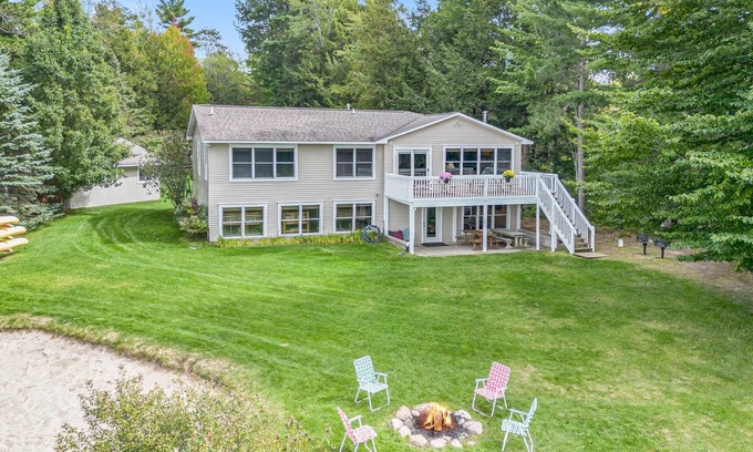 Interlochen House | Large Beach Front Property, 3 Kayaks Include!