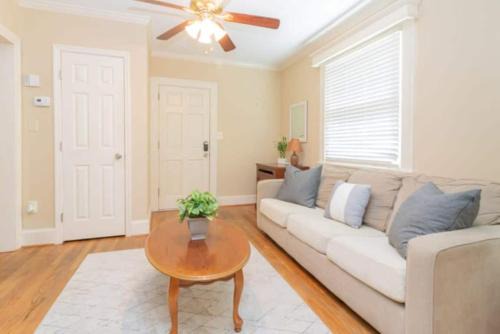 Columbus House | Large BnB - The White House & Cottage