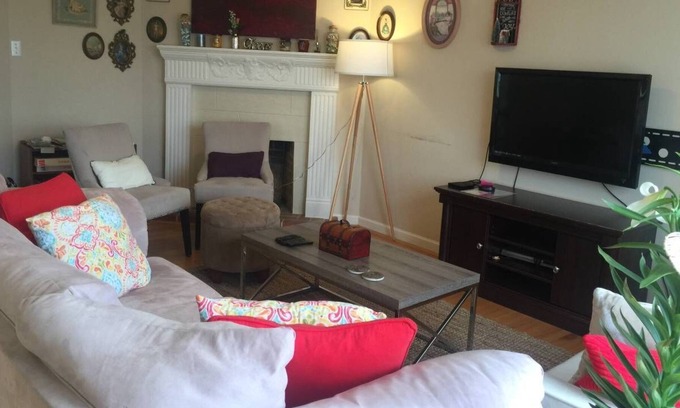 Outer Sunset Apartment | Large Bright 2 Bedroom w L Deck & One Free Parking Near Beach, Golden Gate Park