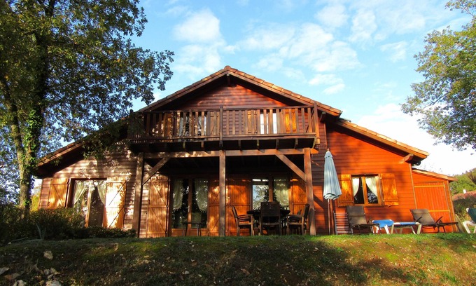 Lachapelle-Auzac House | Large bright chalet for 8 people with swimming pool on a golf course