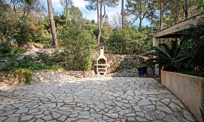 Montferrier-sur-Lez Villa | Large Bucolic Villa with pool, 12 pers, WiFi