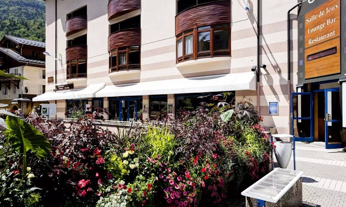 Brides-les-Bains Apartment | Large Cabin - STUDIO WITH BALCONY AND WIFI IN THE BRIDGE CENTRE