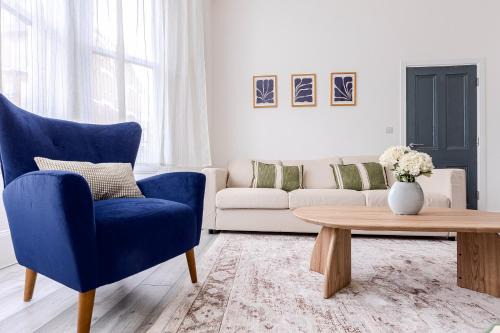 Avonmore and Brook Green Apartment | Large & charming 5BR House near Kensington Olympia