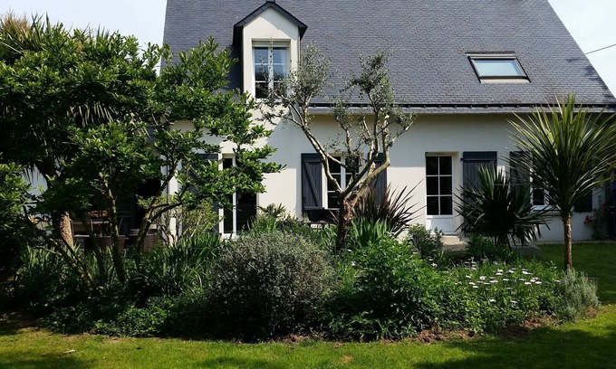 Ploemel House | Large contemporary family home in a quiet and comfortable 10min beaches
