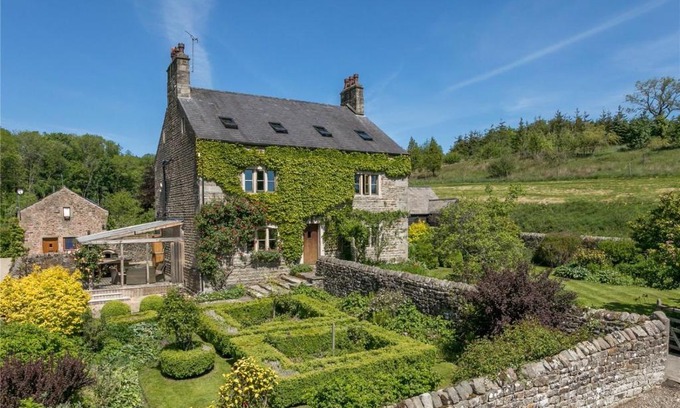 Bashall Eaves House | Large Country Farmhouse