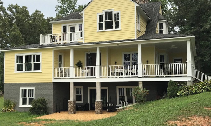 Patrick Henry House | Large Country House Near Monticello, UVA, Wineries