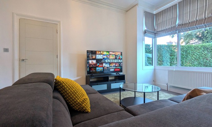 Balti Triangle House | Large Edwardian Cadbury Home 4 bed 3 bath