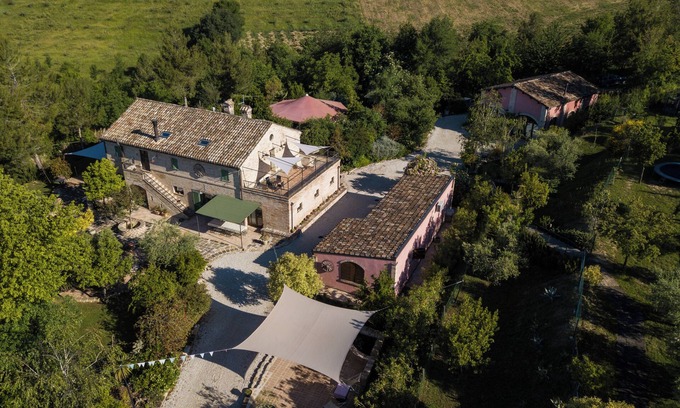 Ponzano di Fermo House | Large estate with pool and function room for retreats, wifi and air-con