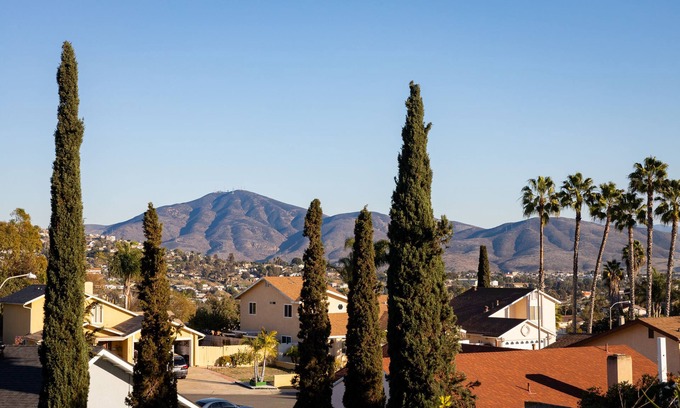 Lemon Grove House | Large family home with pool, barbecue and mountain views!