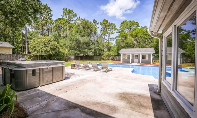 Wilmington House | Large Family Wilmington Vacation Rental with Pool and Hot Tub