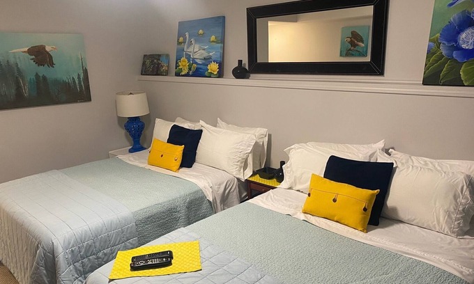 Regional District of Nanaimo Apartment | Large Floor level, Parksville Vacation Home Sleeps 7, Lots of free Parking,