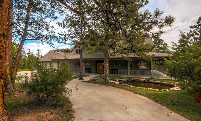 Estes Park House | Large Fun-Filled Family Mountain Home