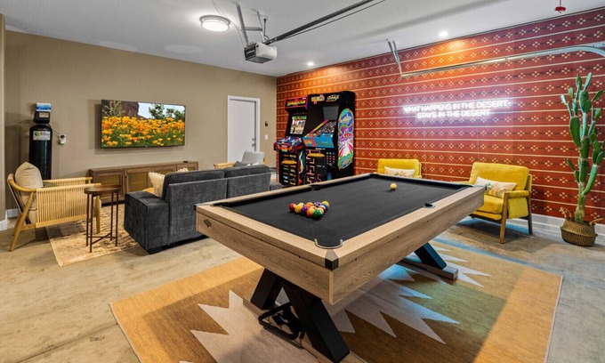 Tartesso House | Large group stay sleeps 14 with hot tub and games