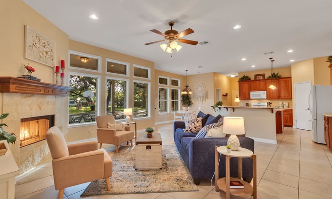 Northwood House | Large groups Welcome! 4BD 2BA Large Home near Domain & Hospitals!