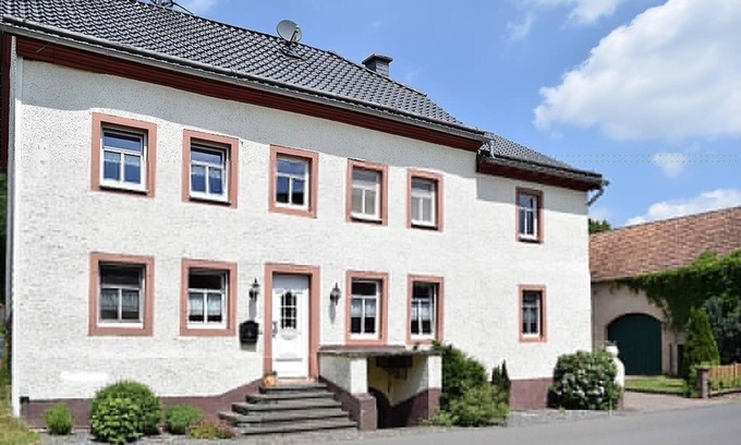 Udler House | Large holiday home - single use - free wifi