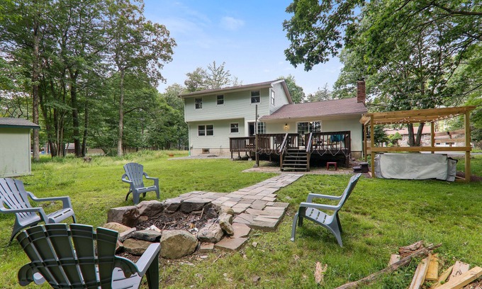 Pocono Summit House | Large home & 5 min to Kalahari, Gather here at WOODLAND RETREAT!