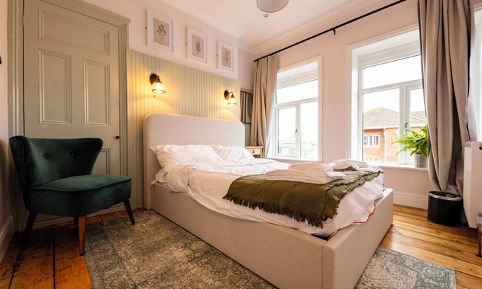 Grangetown House | Large Home in Cardiff's City Center 14 Beds