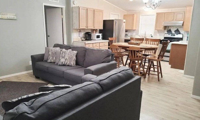 Blythe House | Large Home- Near Quartzsite and Colorado River