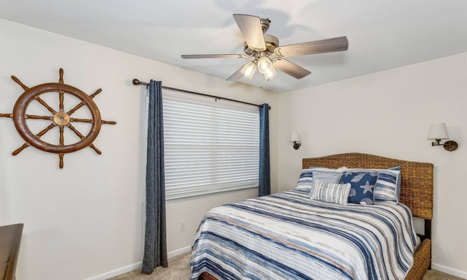 Gulf Breeze House | Large Home- Sleeps 10- Pet and Family Friendly
