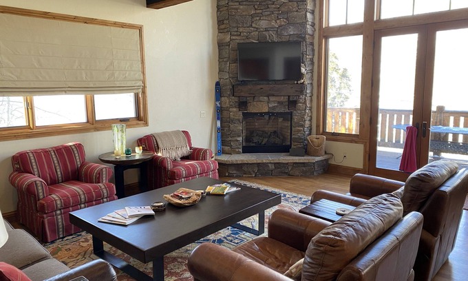 Highland Meadows House | Large home with 2 living spaces and a loft! Close to mountain and stores.