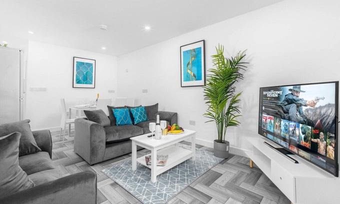 Birmingham House | Large House - 10 beds - Parking - WIFI - Smart TV