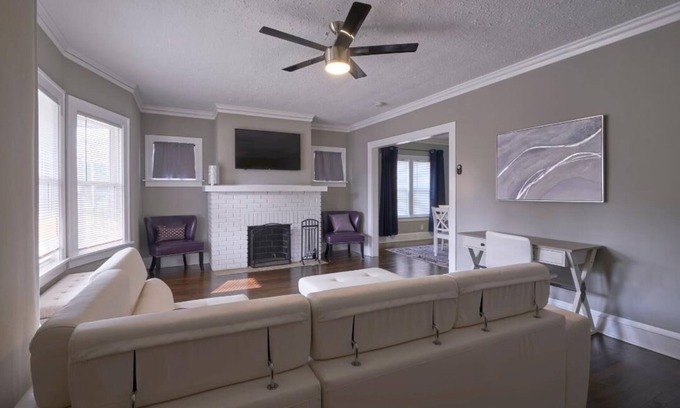 Lakewood House | Large House in the Heart of Lakewood- Sleeps 16!