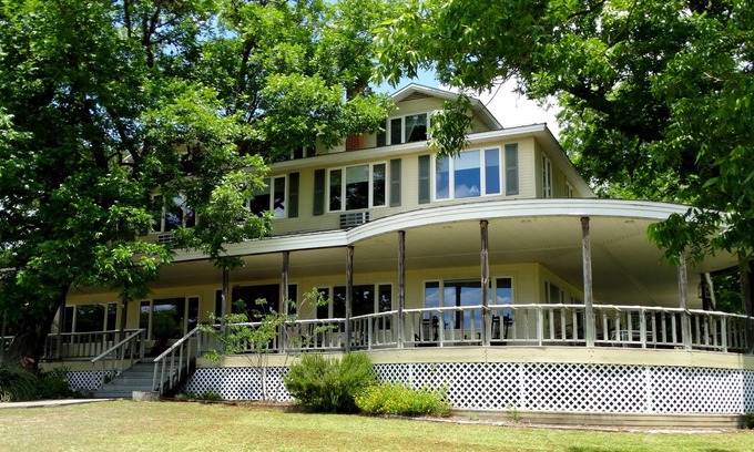 Comfort House | Large House in the Texas Hill Country