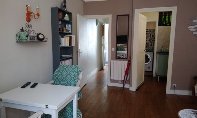 Biarritz City Centre Apartment | Large hyper-center studio, Beach 30m, sofa bed 160