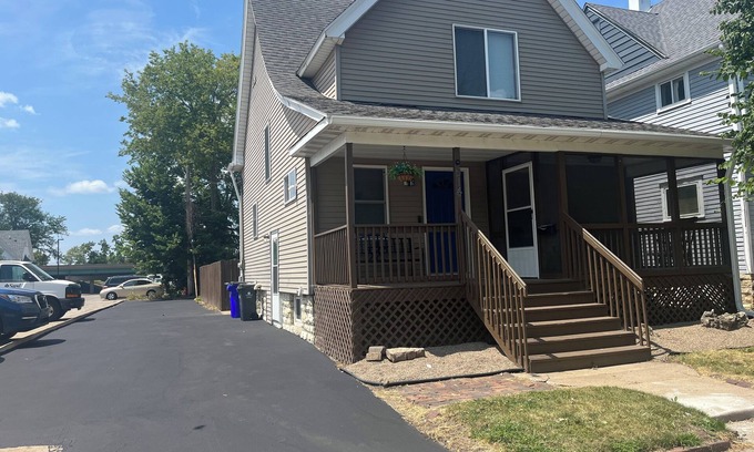 Cedar Rapids - Iowa City House | Large, inviting home near Amphitheater and Downtown