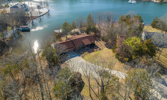 Cherokee Village House | Large Lake Home w Dock - Pet Friendly - Wake Lake