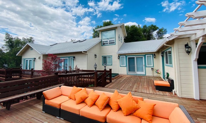 Groveland Ski Chalet | Large Lake Retreat - 7000 sqft - 5 min to lake beach!