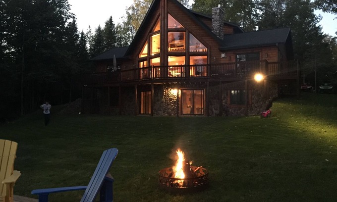 Wetmore Cabin | Large Log Cabin on beautiful chain of lakes in the upper Peninsula of Michigan