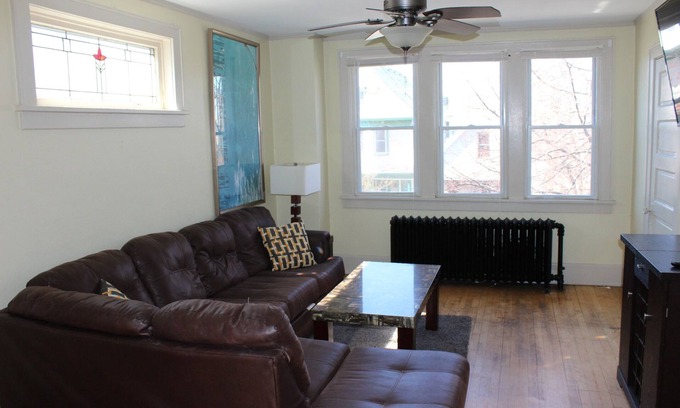 Lower East Side House | Large Lower East Side MKE flat (sleeps 10) near Brady Street & N Water Street