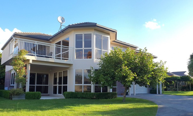 Lynmore House | Large & Luxurious Family Home in a Private and Peaceful area
