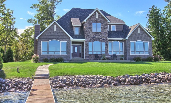 Frankfort House | Large or multi-family, this is the place for you! Limited weeks remain in 2025