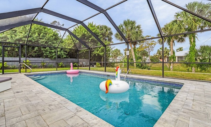 Port Charlotte House | Large Outdoor Living Space, Pool Table and Heated Pool - Oasis of Port Charlotte - Roelens