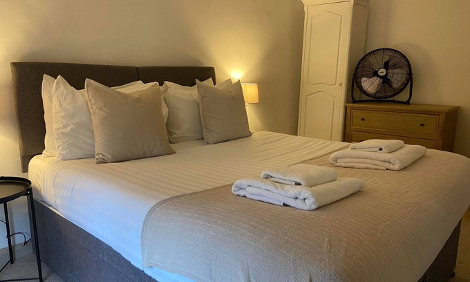 Hognaston House | Large Pet-Friendly Cottage in the Heart of the Village